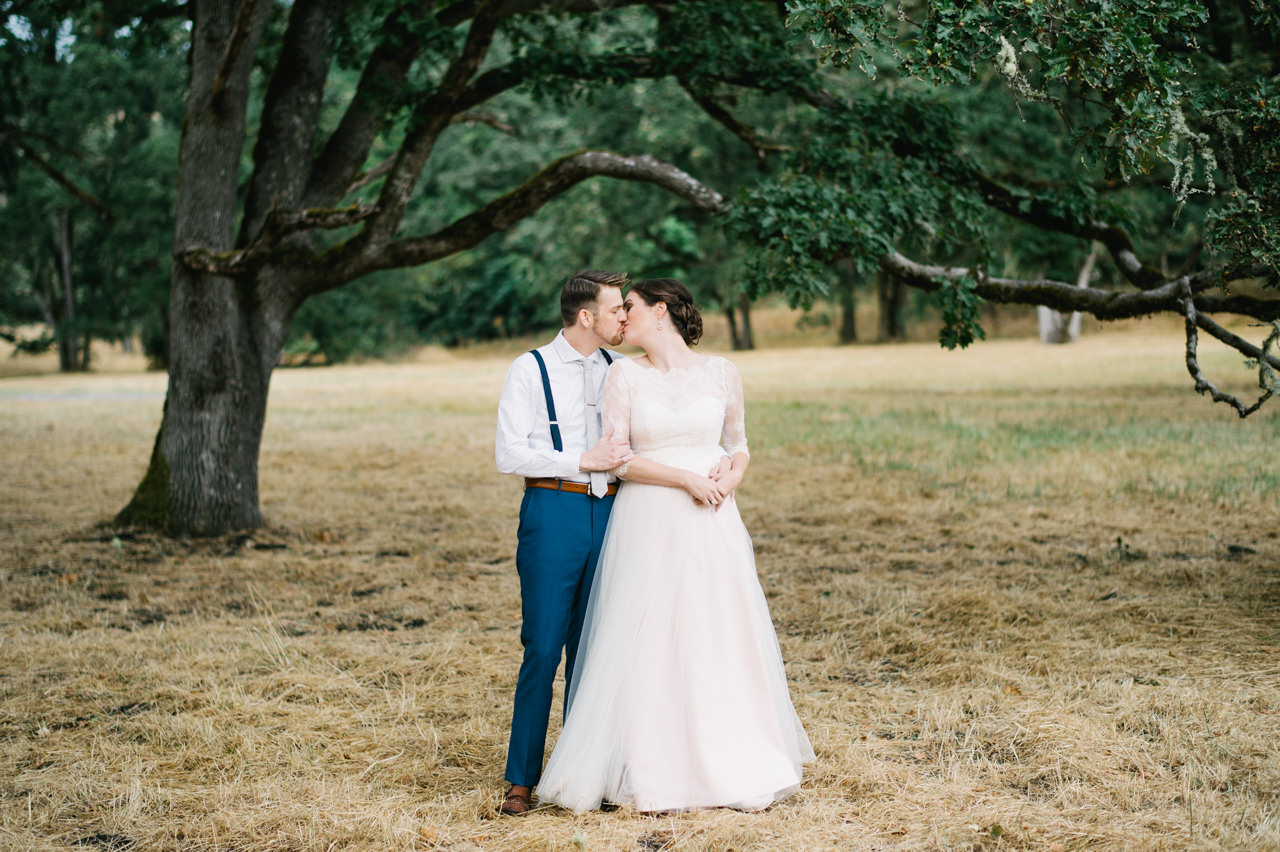 mt-pisgah-oregon-september-wedding-110b.jpg