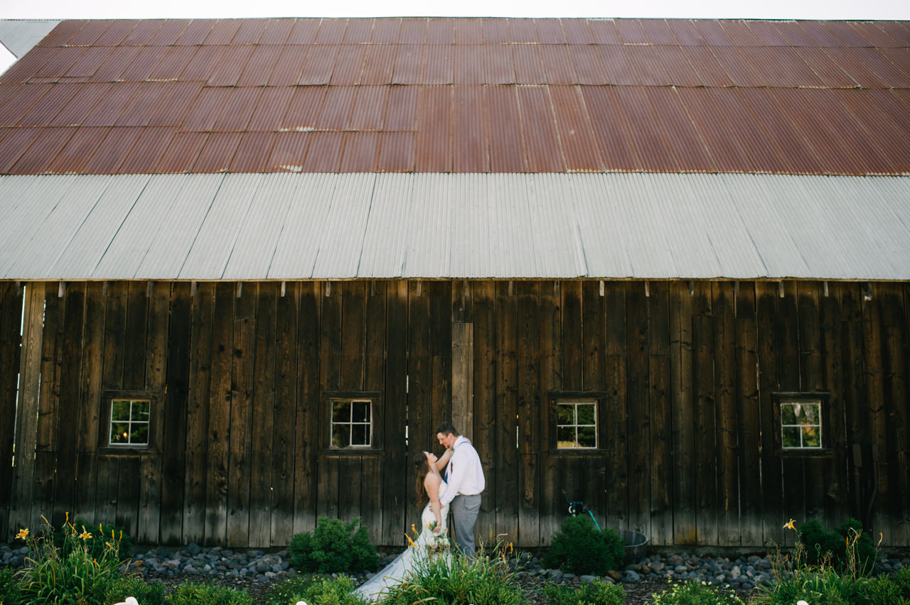 tin-roof-barn-washington-wedding-069.jpg