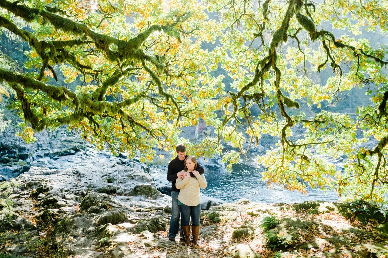 washougal-river-fall-engagement-08.jpg