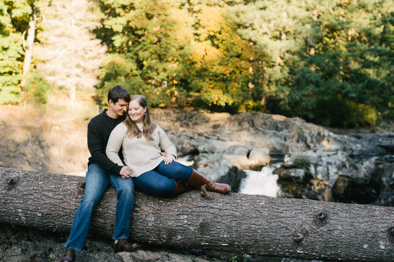 washougal-river-fall-engagement-18.jpg