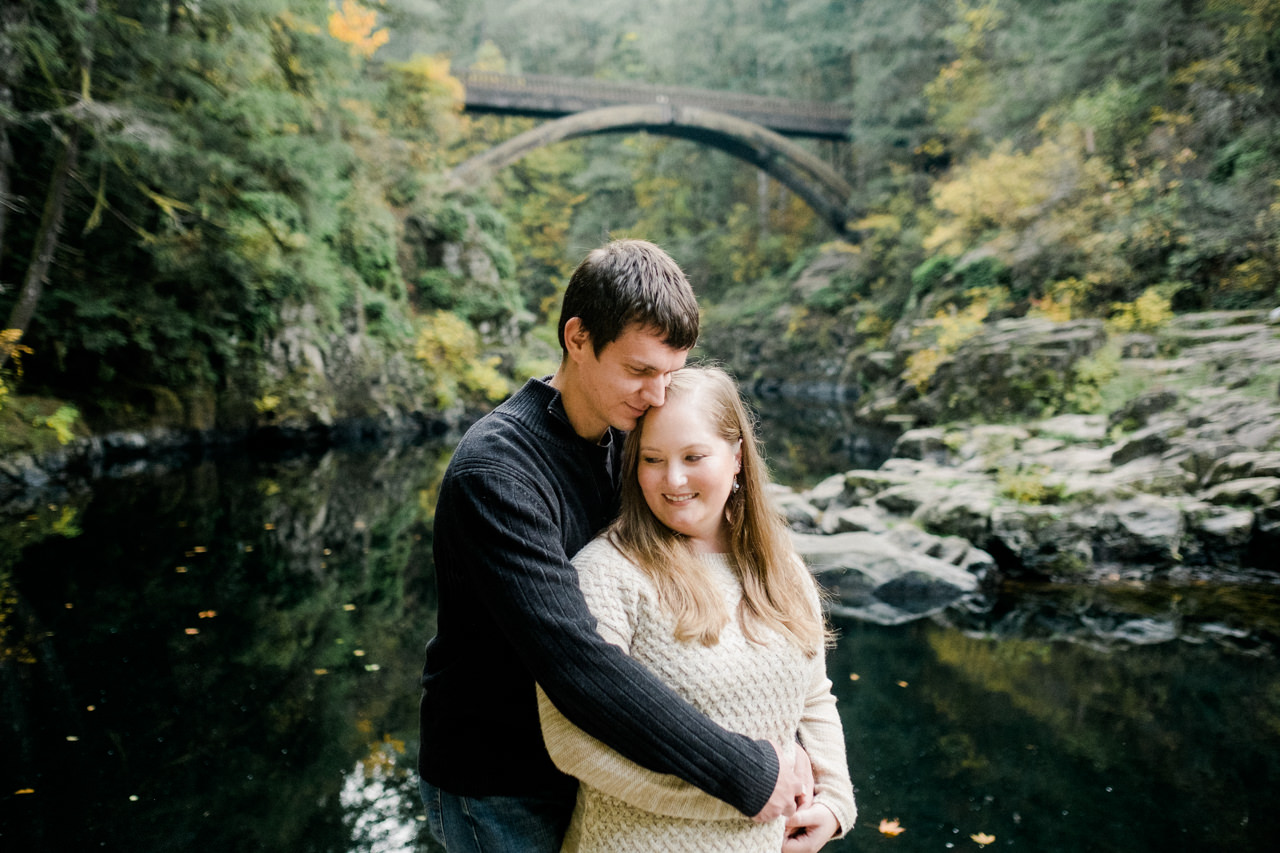 washougal-river-fall-engagement-23.jpg