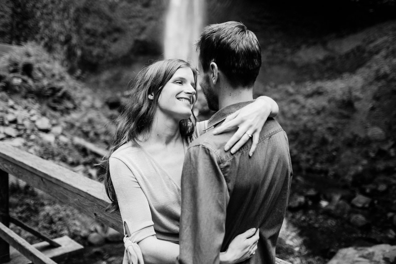 columbia-gorge-latourell-waterfall-engagement-019.jpg