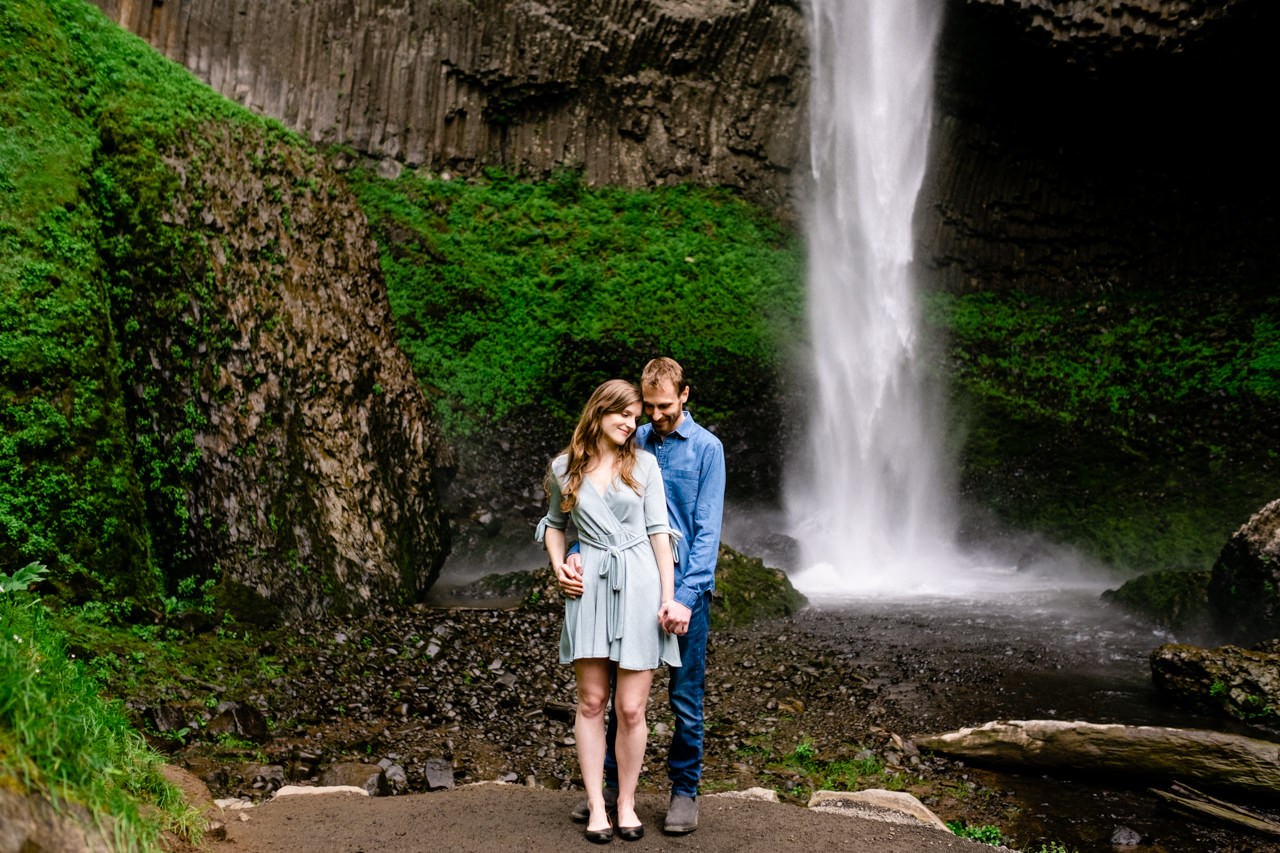 columbia-gorge-latourell-waterfall-engagement-018.jpg