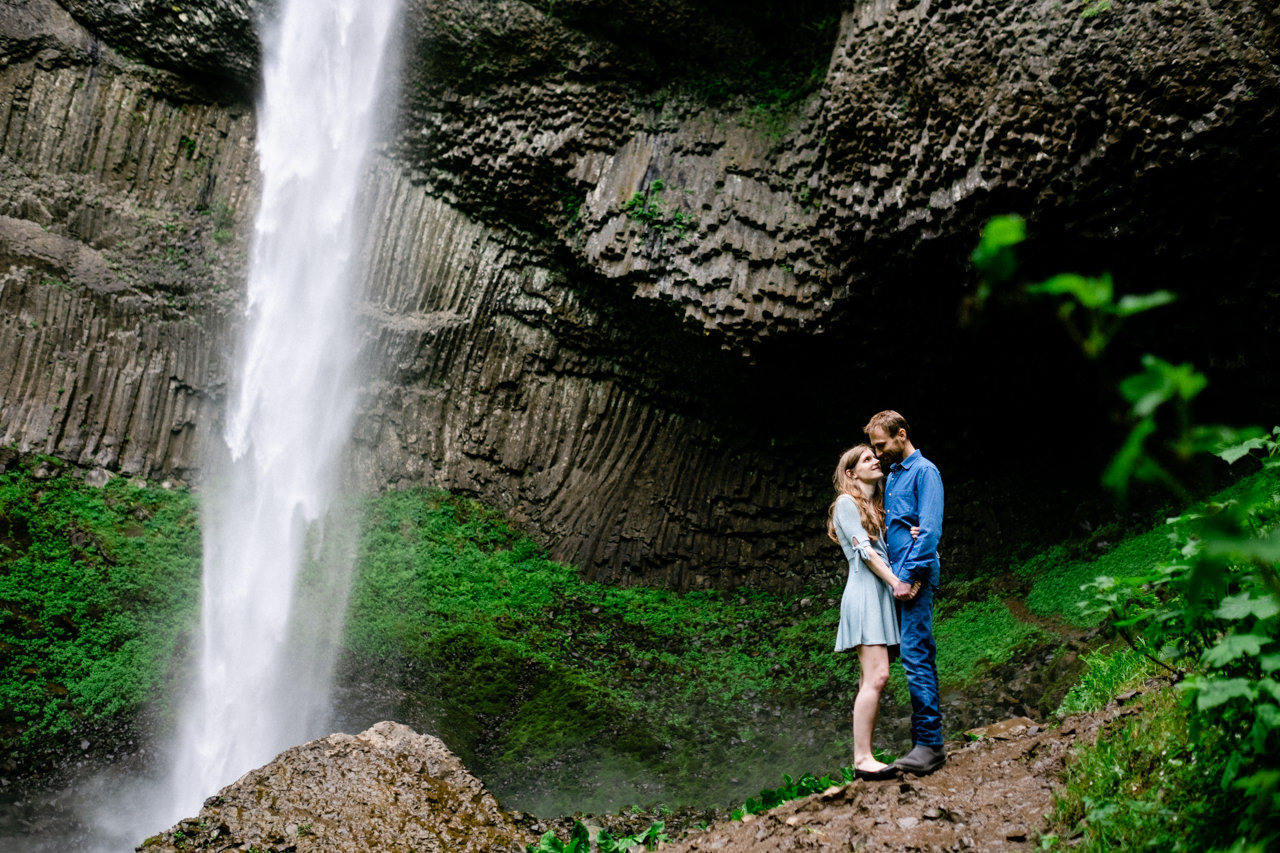 columbia-gorge-latourell-waterfall-engagement-021.jpg