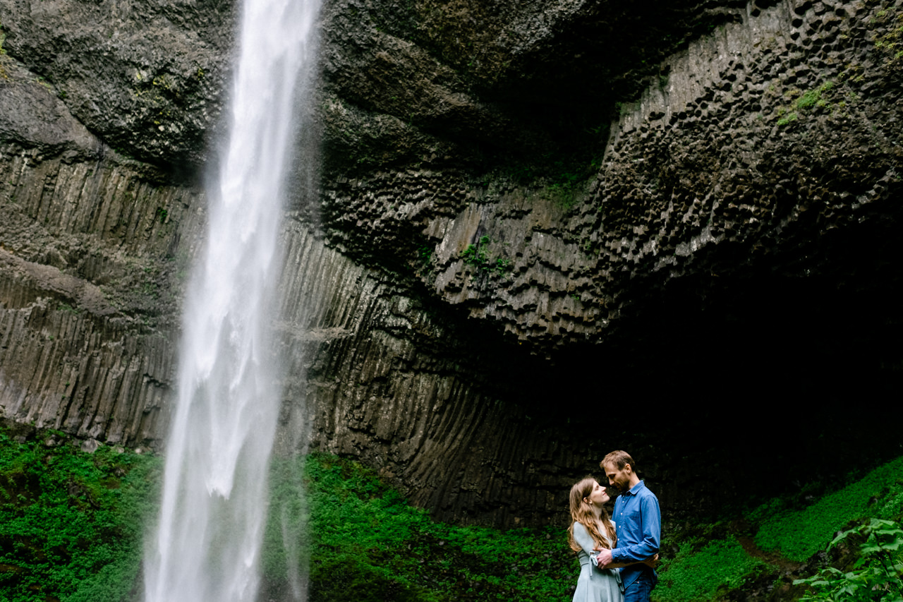 columbia-gorge-latourell-waterfall-engagement-023.jpg