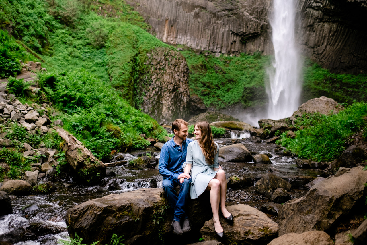 columbia-gorge-latourell-waterfall-engagement-028.jpg