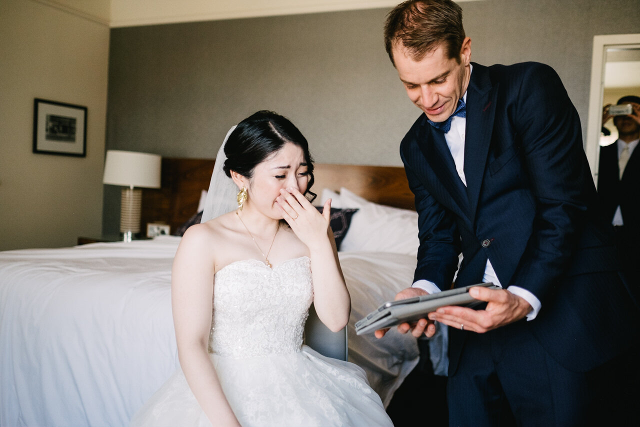  Groom offers surprise video on iPad of guests who could not attend the wedding 