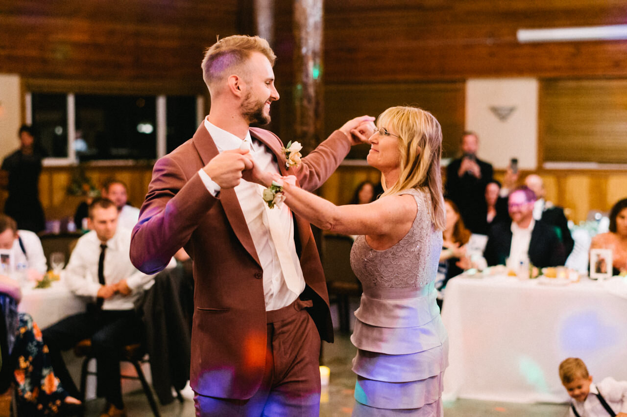  Groom and his mom dance under led lights 