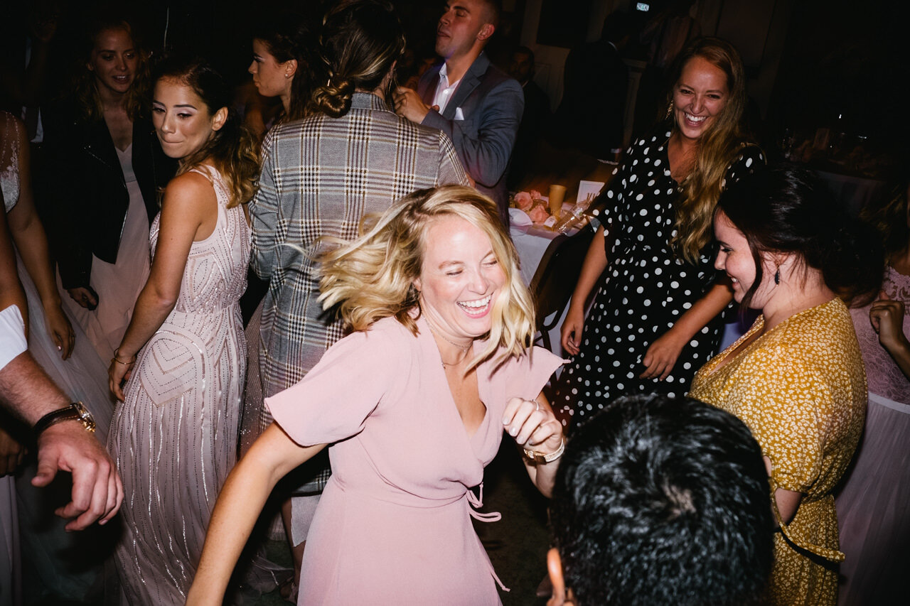  Wedding guest throws her hair during dancing 