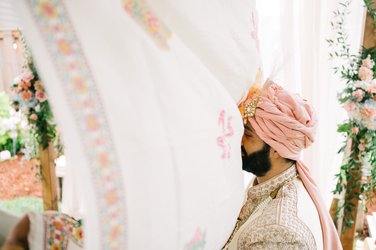  Blanket blows in face of Indian groom 