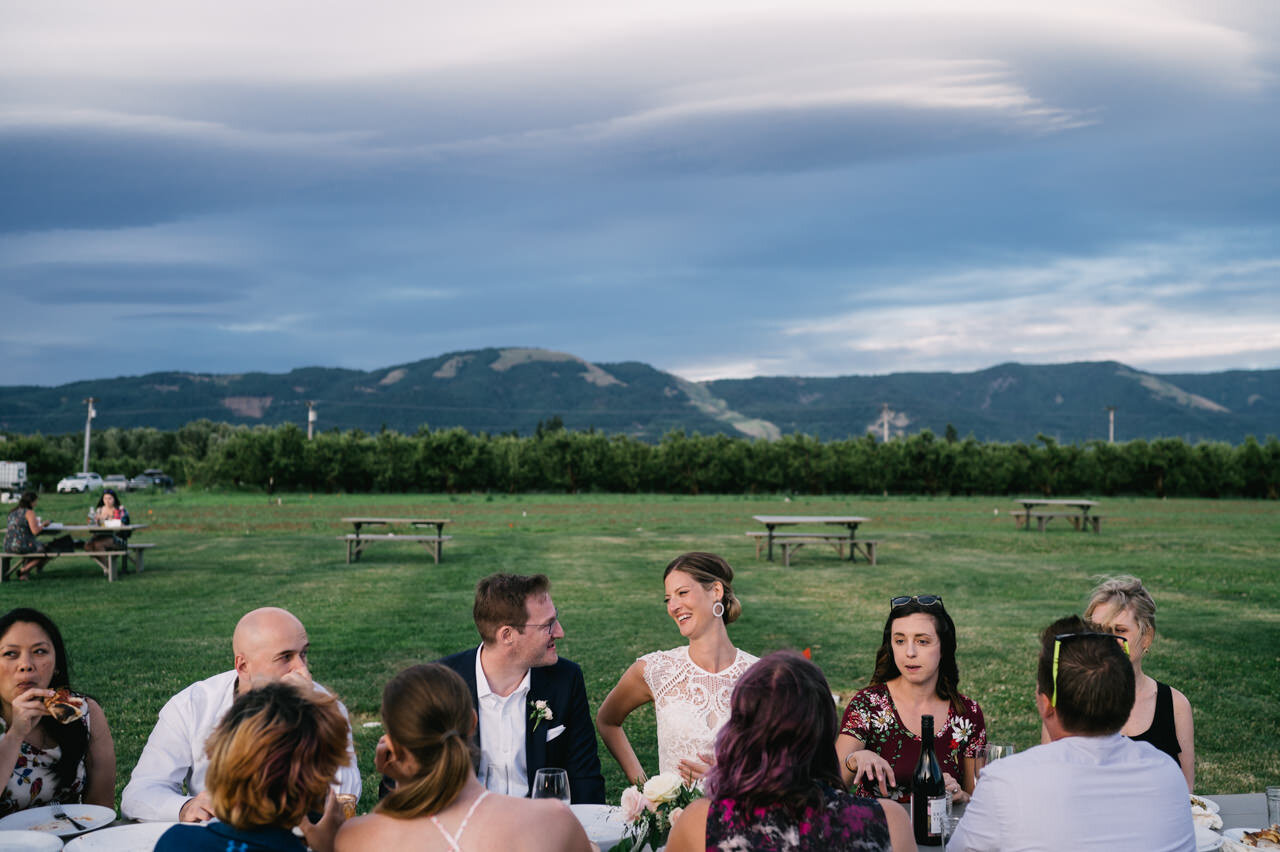 Casual reception table at elopement dinner in hood river valley 