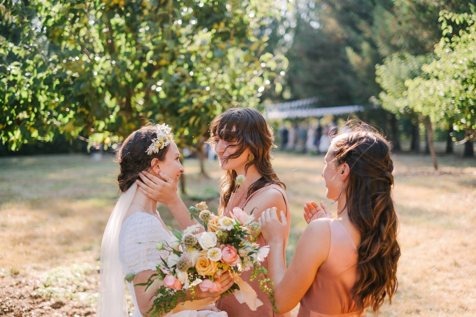  Sisters share emotional moment after wedding ceremony 