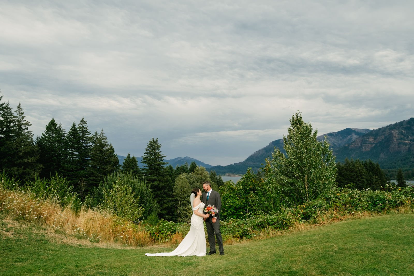 skamania-lodge-moonlight-pavilion-wedding-028.JPG