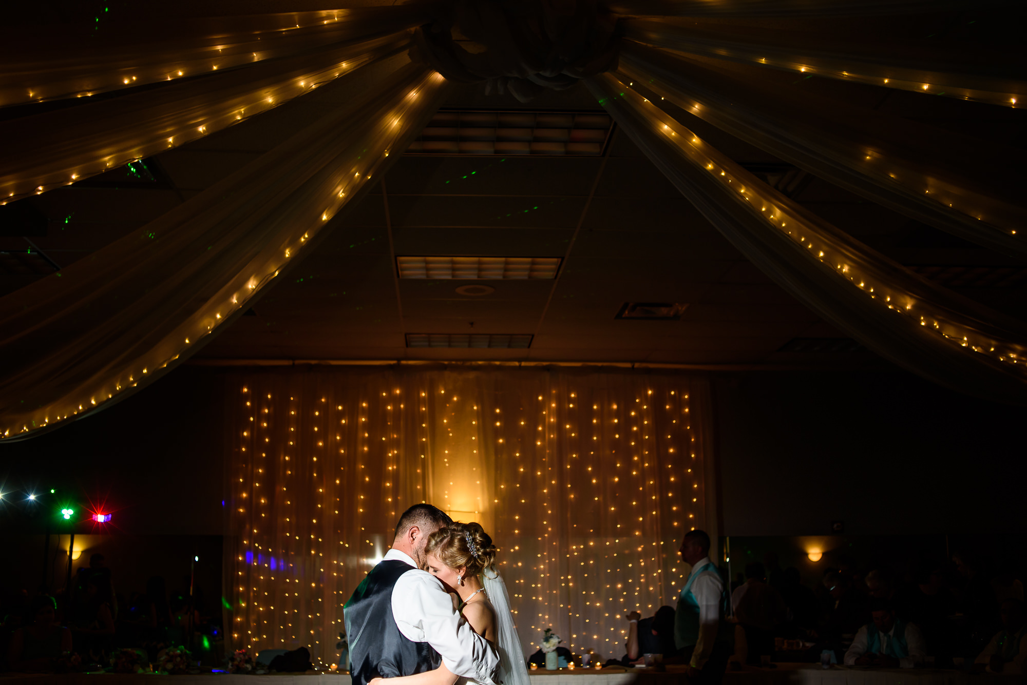 WEDDING-PHOTOGRAPHERS-IN-OMAHA-0026.jpg