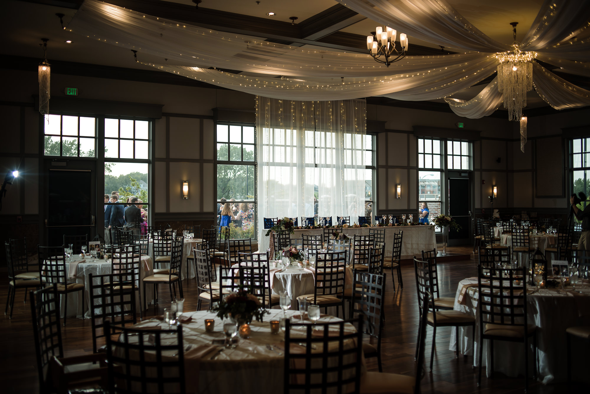 KEVIN-STACY-NOAHS-EVENT-VENUE-OMAHA-WEDDING-PHOTOGRAPHER-025.jpg