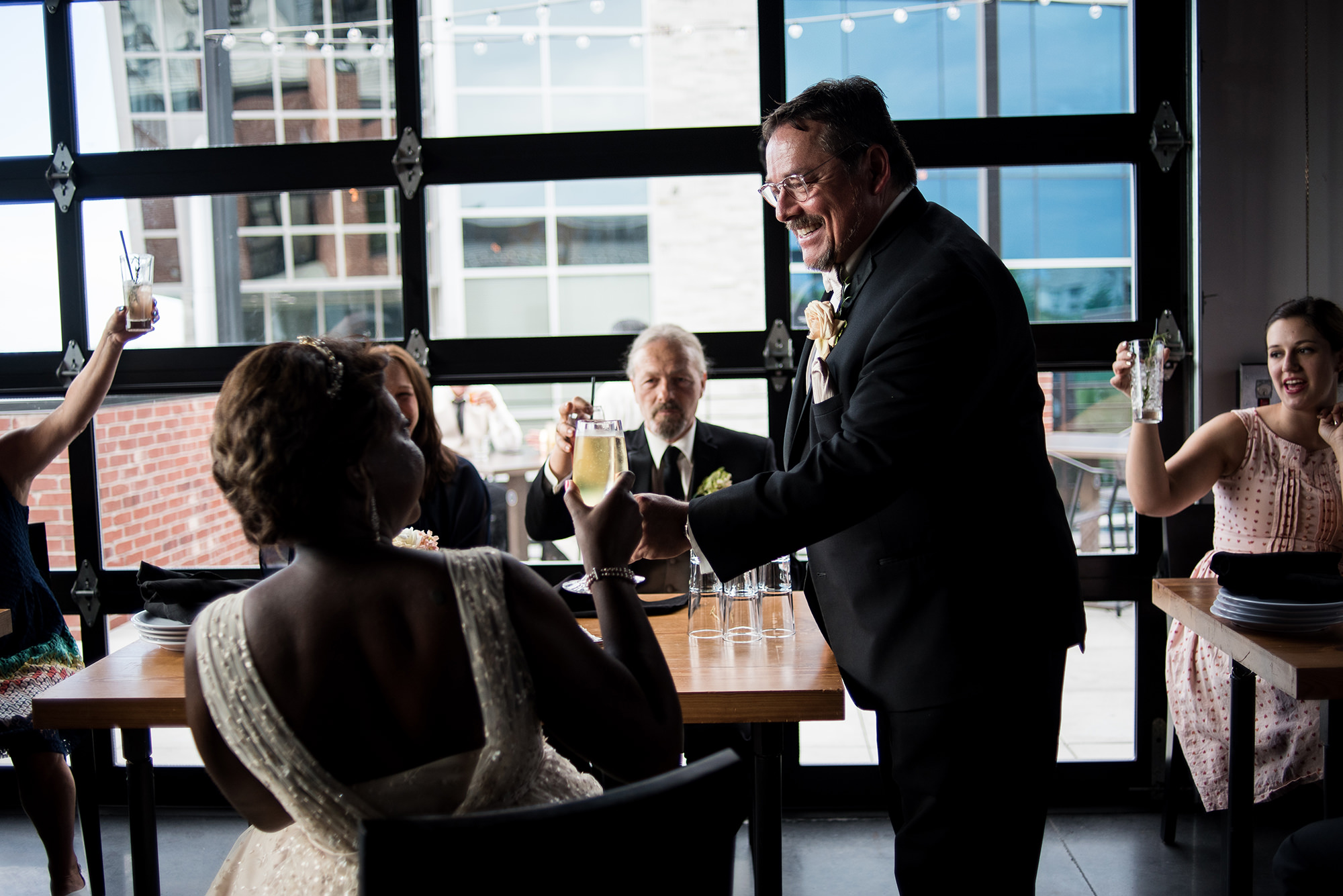 omaha-pitch-west-wedding-cocktail-hour-omaha-wedding-photographer.jpg