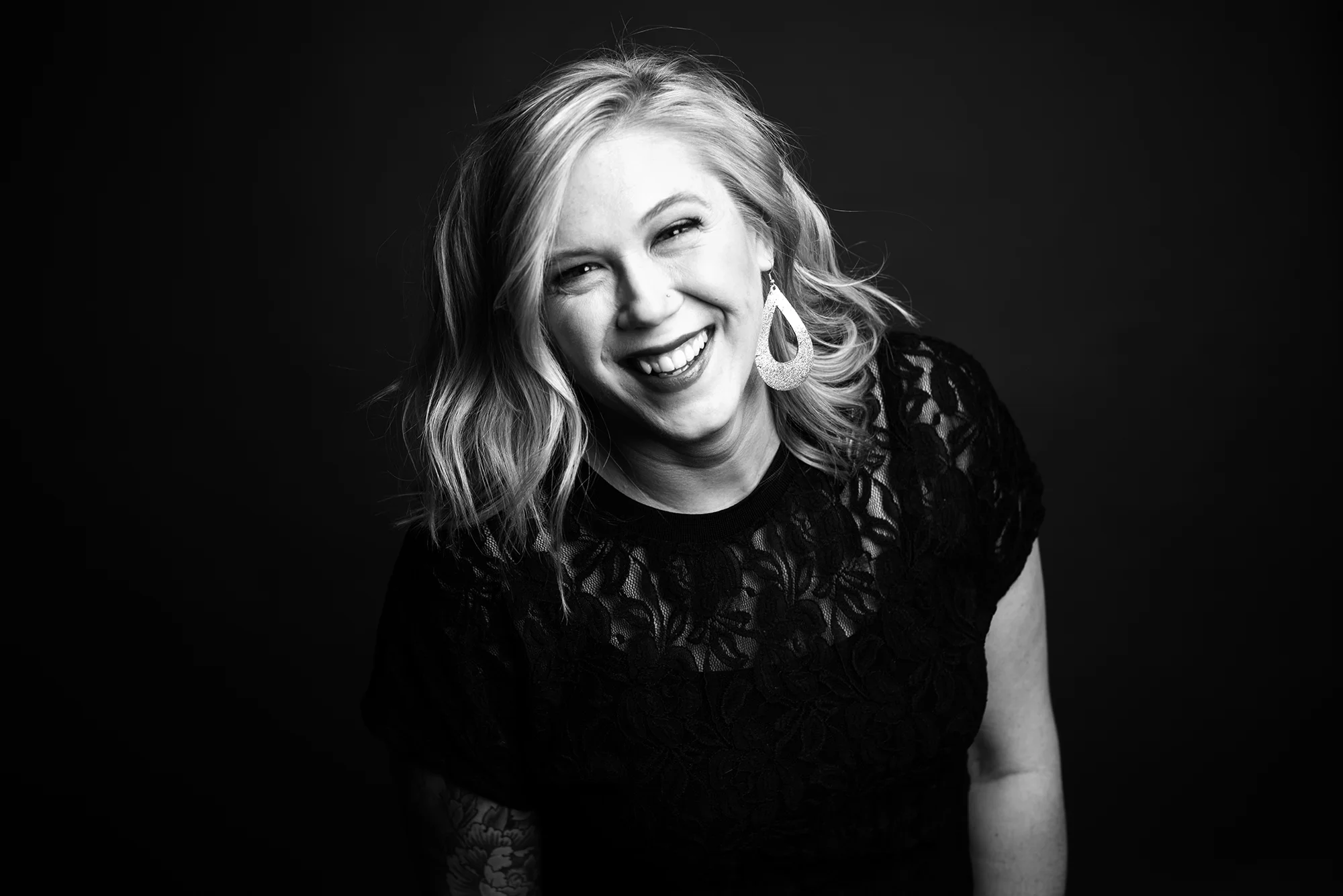 mckenzie-ring-omaha-wedding-photographer-jm-studios-omaha.jpg