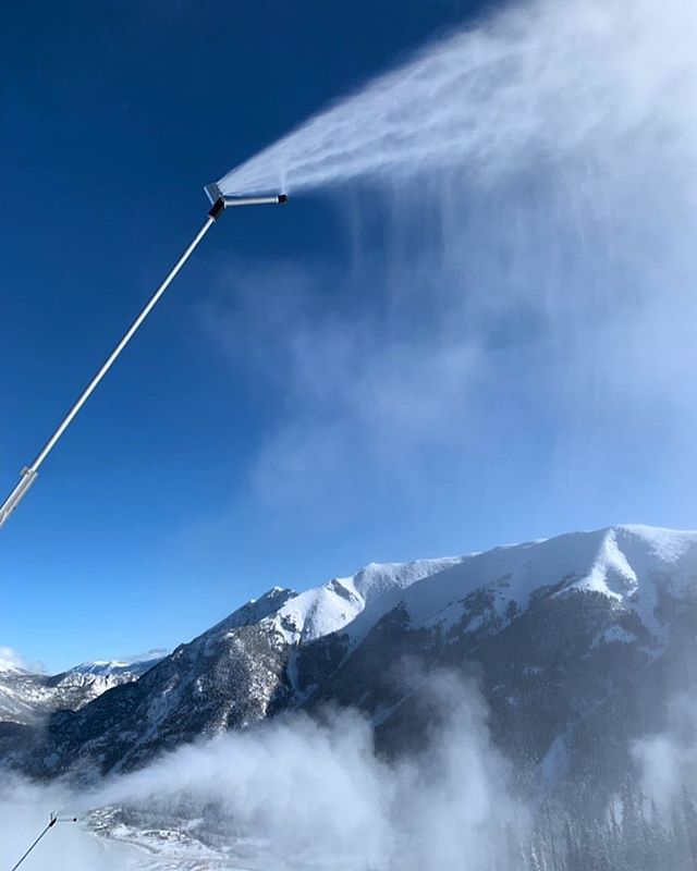 Now that&rsquo;s how you fire up the season @coppermtn with a new installation of SL DV7 Steps &amp; Rapid Fire Hydrants 🔥 PC @jcutter1987 .
.
.
#lit #sevenstep #vflow #rapidfire #allsystemsgo #thewholeshebang #sustainableslopes #supernatural #snowm