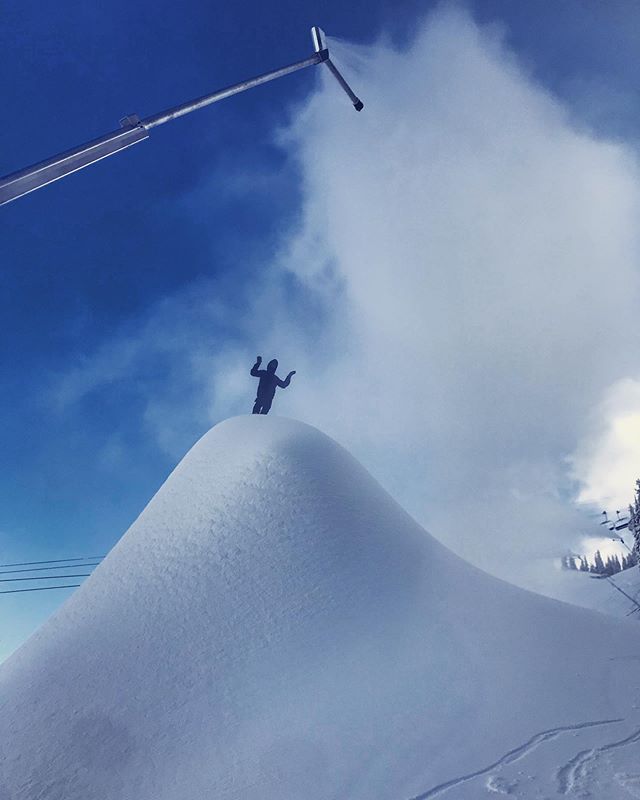 This is where the magic happens...Happy Halloween!! PC @tplane_tplane 👻
.
.
.
#supernatural #snowmaking #snowlogic #squadghouls #toogourdtobetrue🎃 #herefortheboos #blackmagic #coloradolive