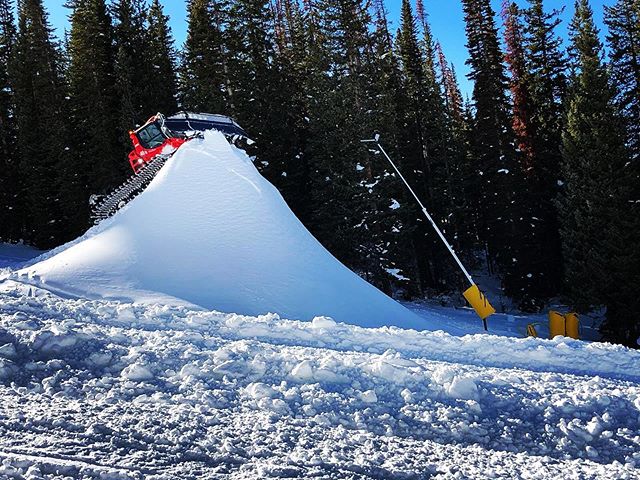 That&rsquo;s one pretty picture... 🤤 PC Brandon Ziller @coppermtn .
.
.
.
#hitithard #sevenstep #killingit #snow #farming #milehighmound #wildwest #coldbrew #snowmaking #snowlogic #sustainableslopes #itssnowtime