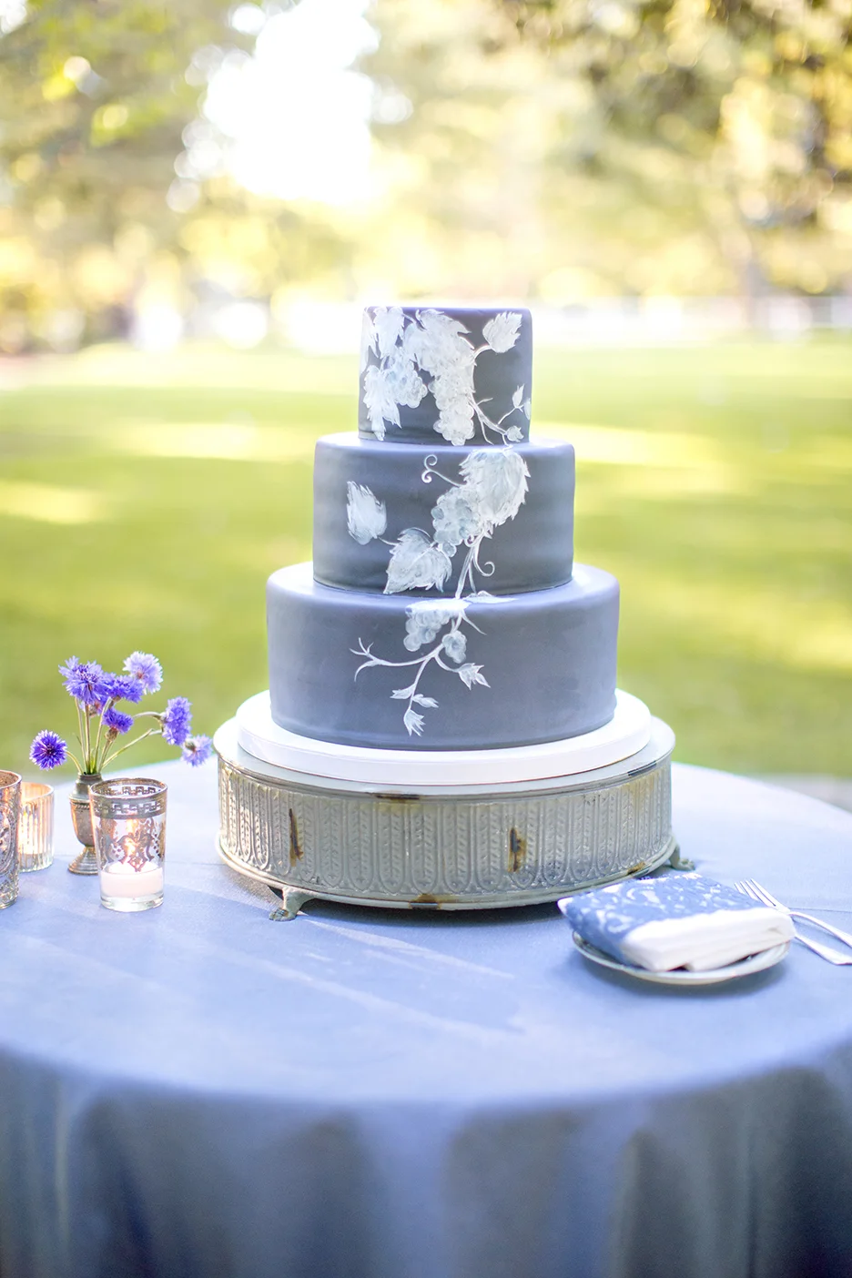 Julie Song Ink - Beaulieu Garden Wedding - Cake.jpg