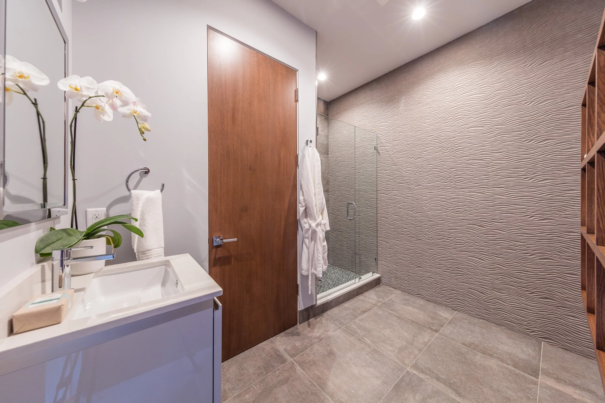 056_Bathroom.jpg