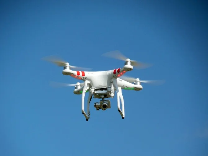 drone-407393_1280-670x502.jpg