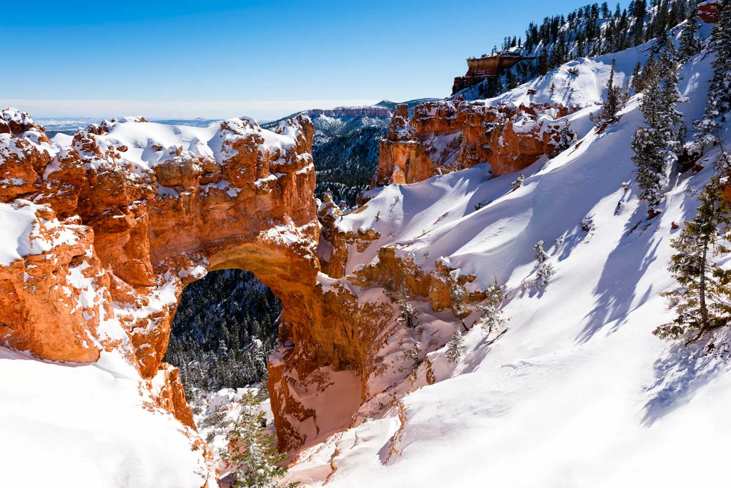 Natural Bridge at Bryce Canyon National Park; Nikon D810, 24–70mm, f/8, 1/640s, ISO 100, exposure bias +0.3 step