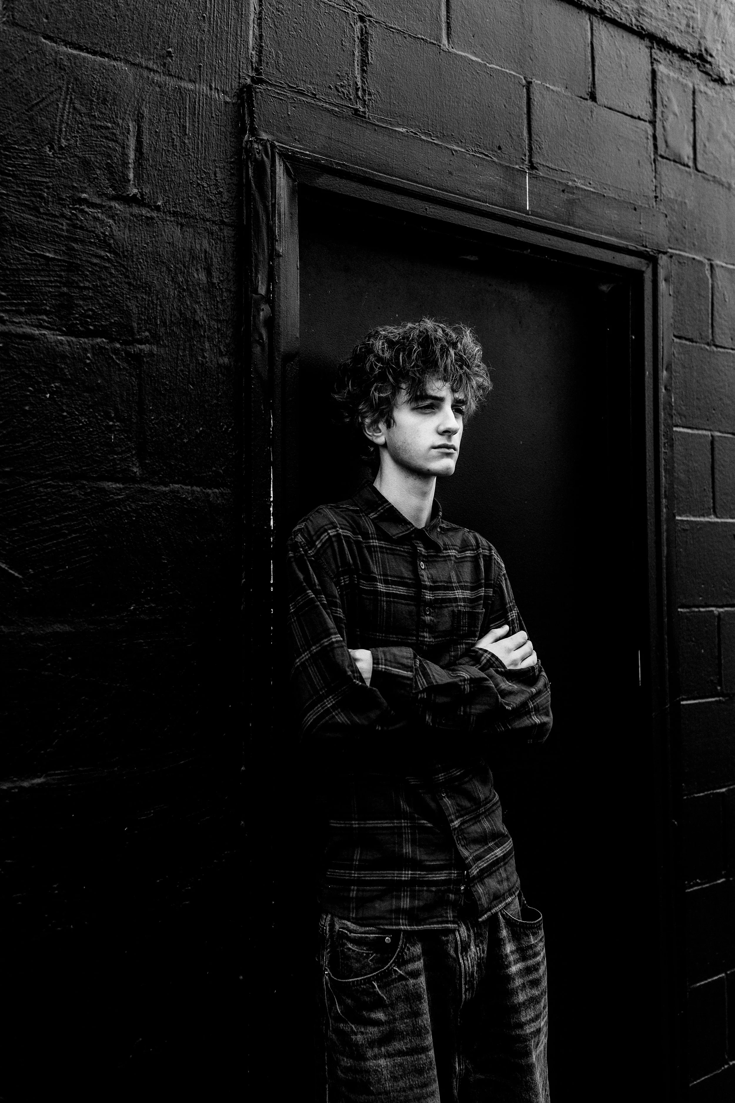 Aiden'sSeniorPictures-111-b&w.jpg