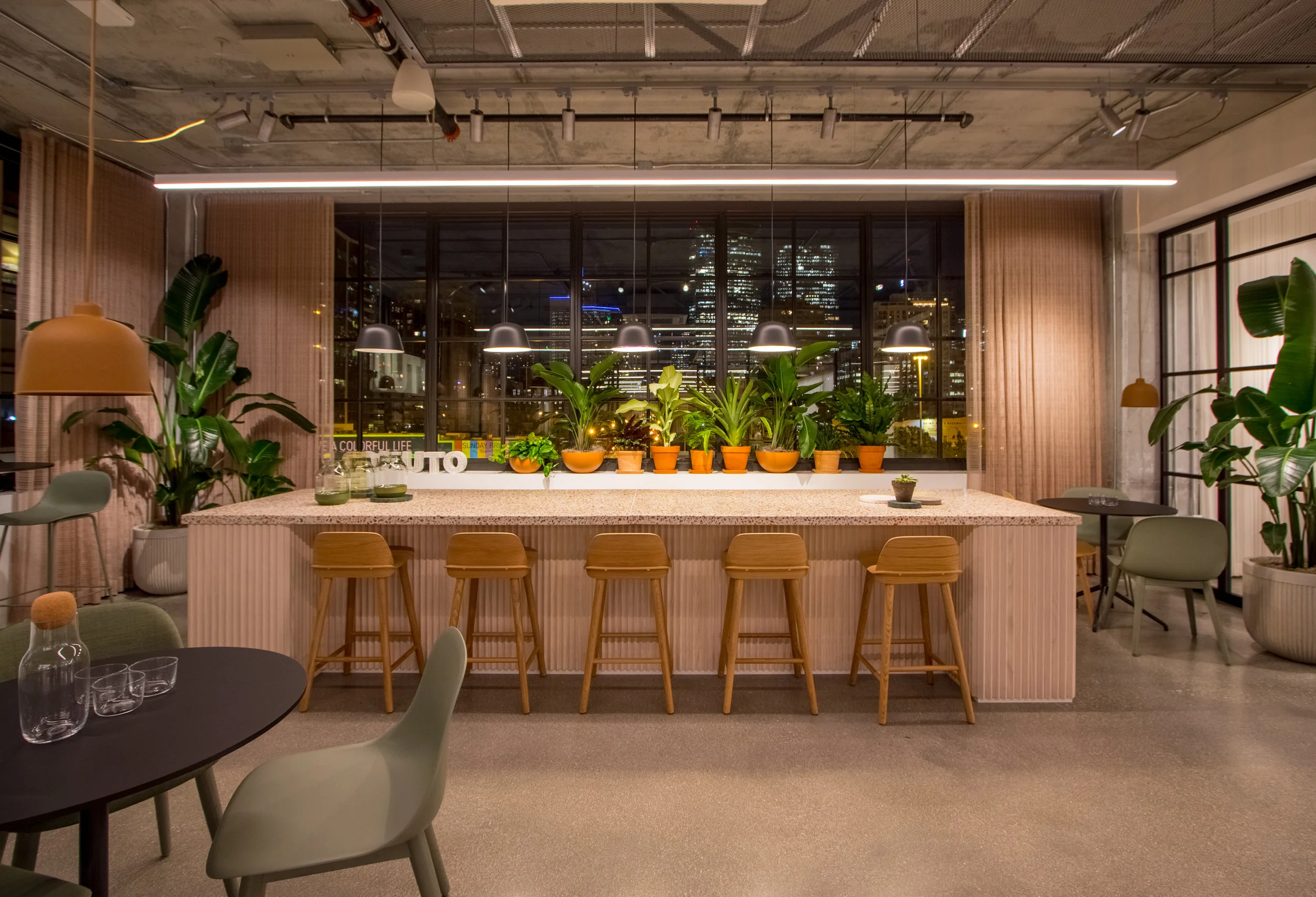 Knoll Chicago Showroom — Focus Lighting Architectural Lighting Design