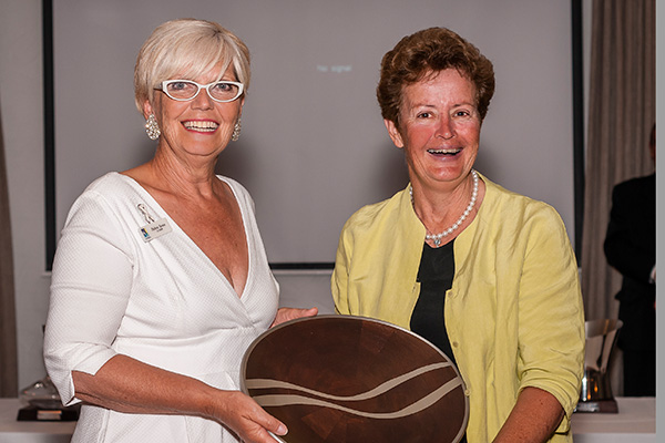 Shire of Strathbogie Mayor, Deb Swan presents Maygars Hill's Jenny Houghton w ith the trophy for the Best Boutique Vineyard in Victoria (Photo courtesy Karen Hodge Photography )