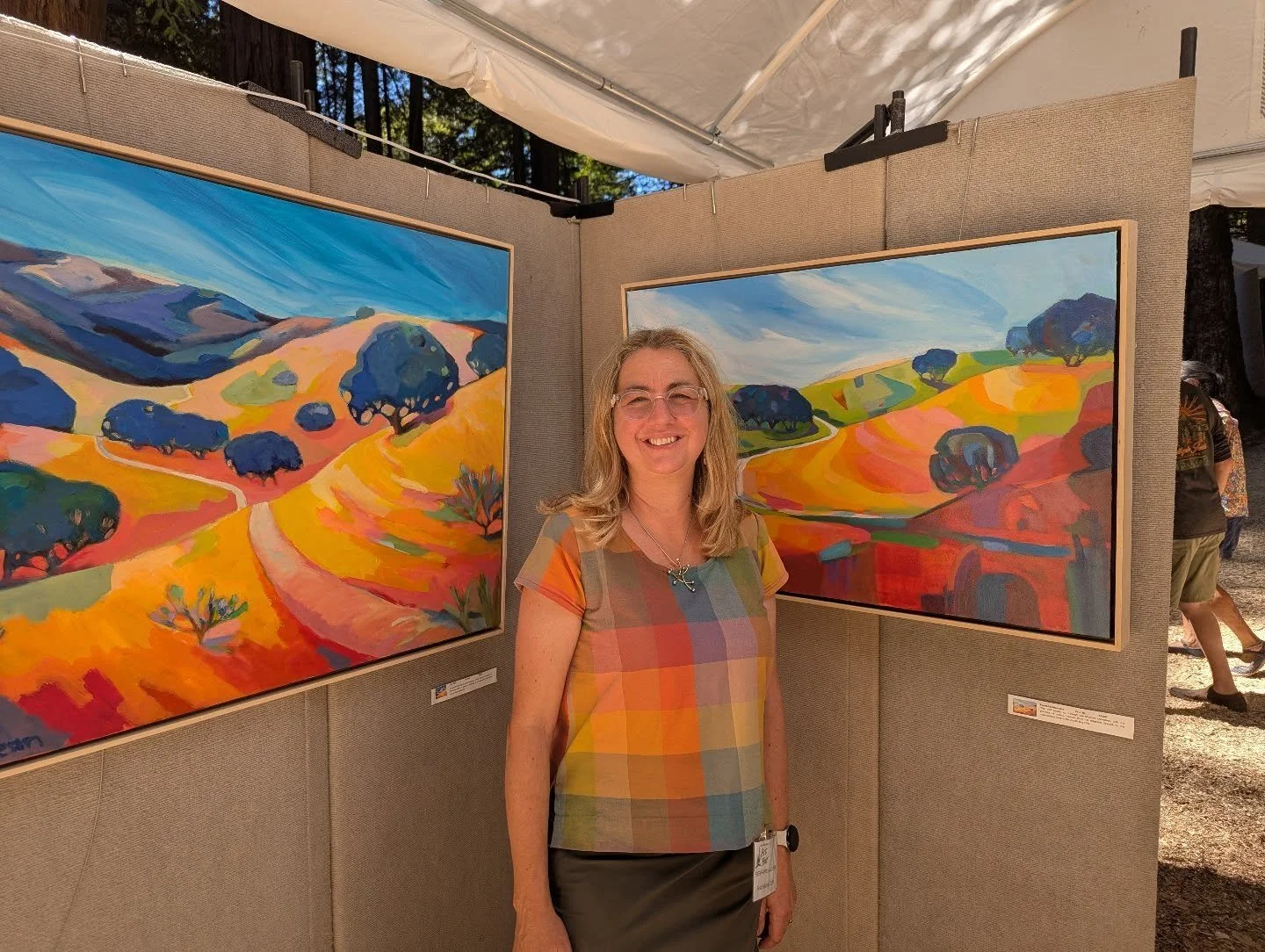I did not realize my home made top was such a match until I wore it to my art show😆
#wearingmyart #colorist #kingsmountainartfair #californiaartist