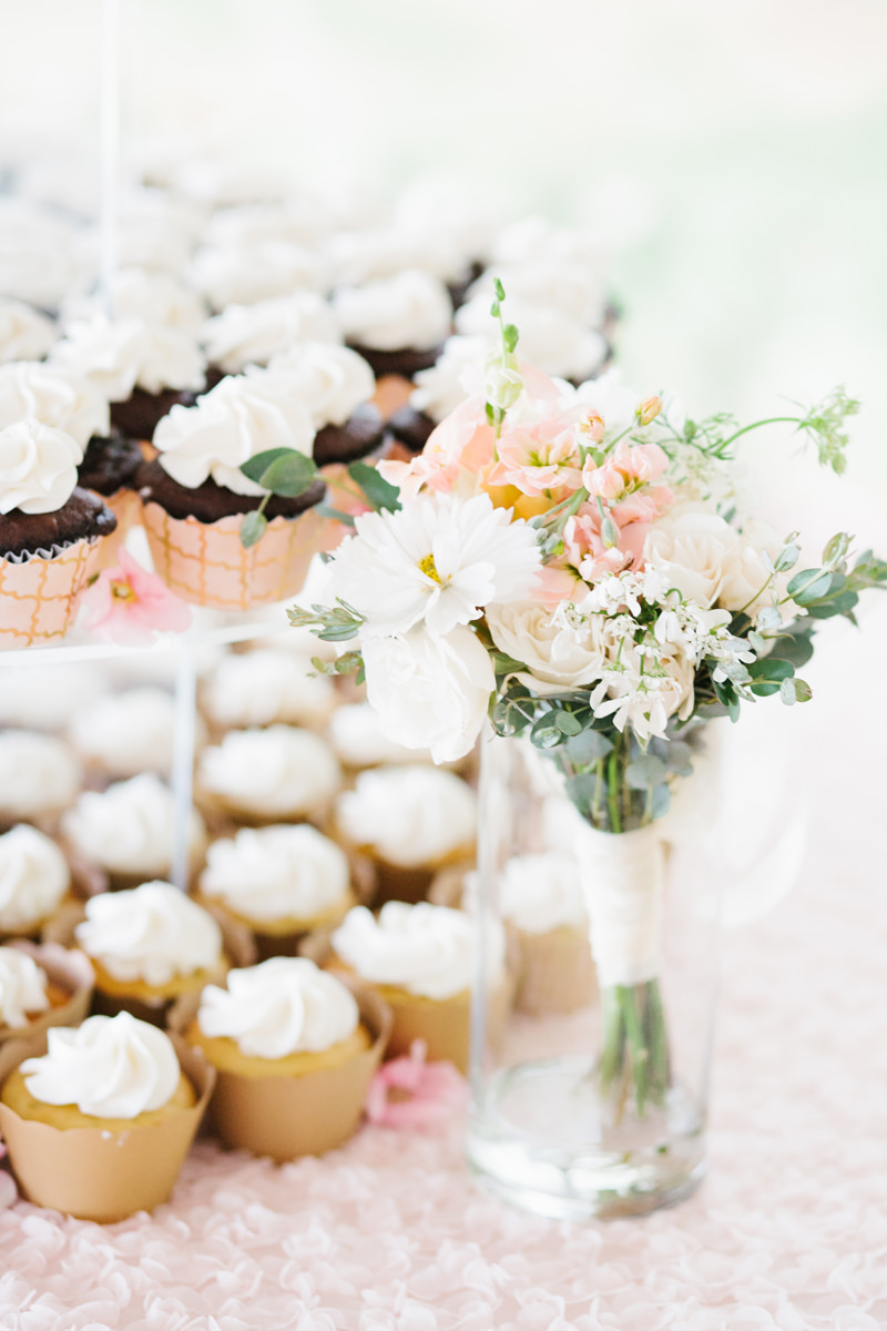 Wedding Cupcakes and Toss Bouquet