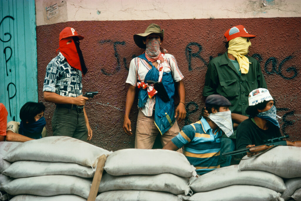 Muchachos await counterattack by the Guard, Matagalpa, Nicaragua, 1978