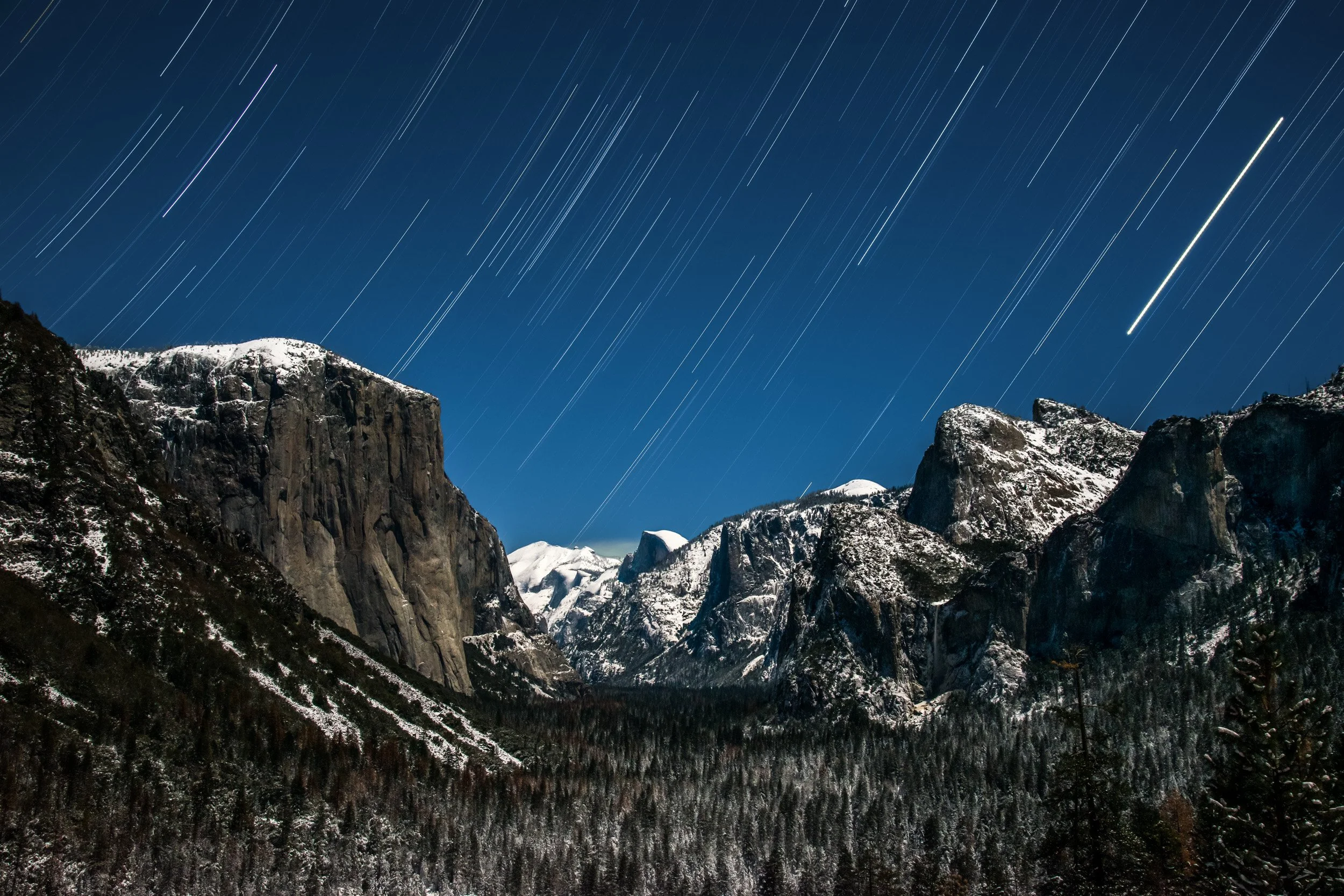 Daniel Leu, Yosemite Valley with Startrail, 2015