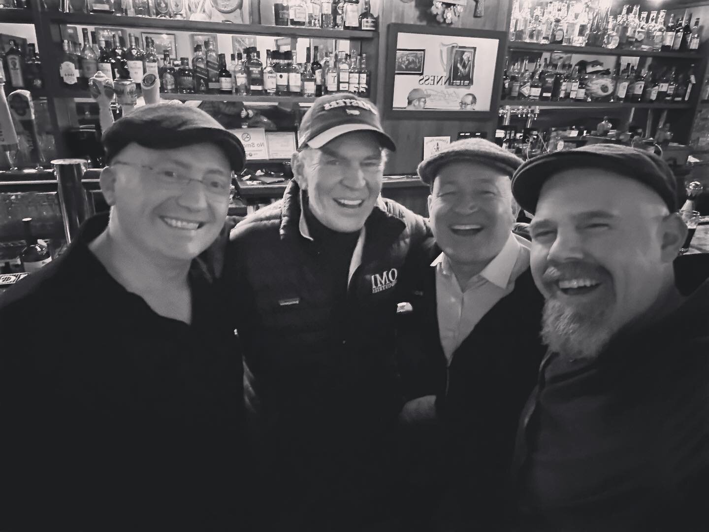 What a fun night it was at @celticcrossingchicago last night - ended up playing way past 9pm and enjoyed the craic with these fine gentleman and others at the bar! Paddy (far left) and Declan (next to me) have the most incredible voices - it was such