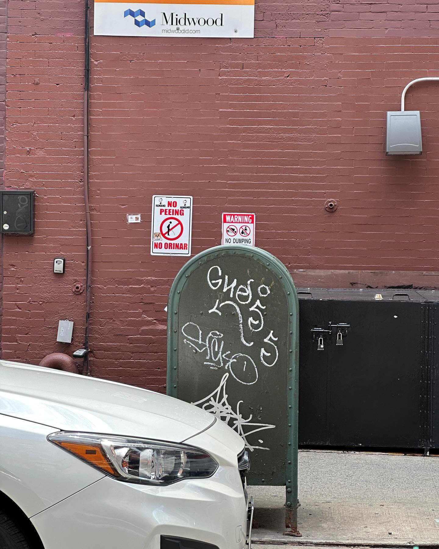 Best sign I&rsquo;ve seen in a long time 😂 15th Street and 8th Ave #nopeeing #funnysigns