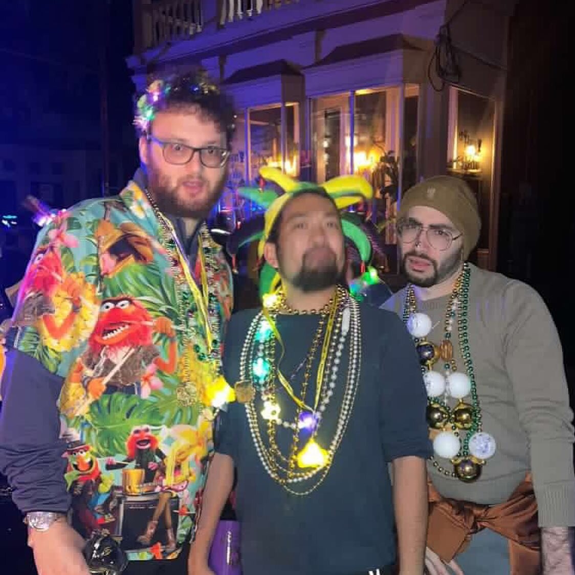Fools of the Mississippi 🎭
Mardi Gras brought the ruckus and Nola stole my heart. 

Thank you for hosting @jewishjakers 🕺🏻 🐸 

Good luck in Scotland @collazo_concepts 🧙🏽&zwj;♂️

#nola #louisiana #popeyes #poboys #mardigras #beads