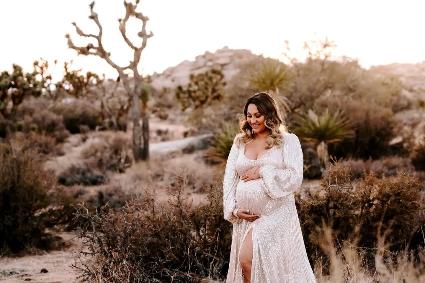 I have so much catching up to do with posting.. 
So here is an amazing maternity shoot out in Joshua Tree earlier this year. 

#nmphotographer #nmweddingphotographer #washingtonweddingphotographer #washingtonphotographer #pnwphotographer #travelphoto
