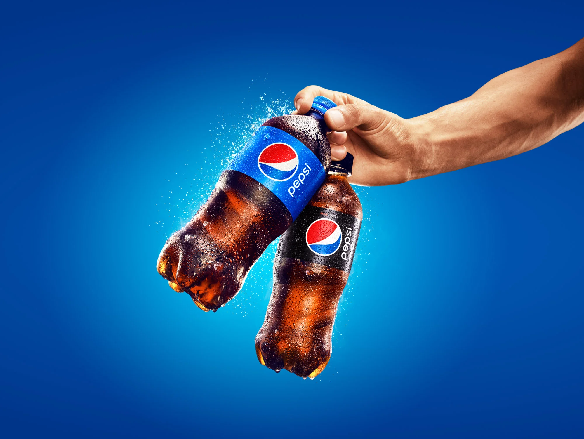 Pepsi_Holding_Bottles_Bottle_24oz_RGB.jpg