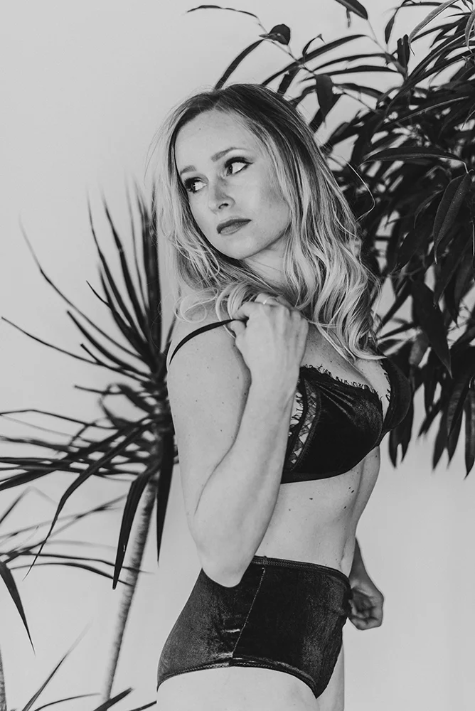 black and white palm boudoir