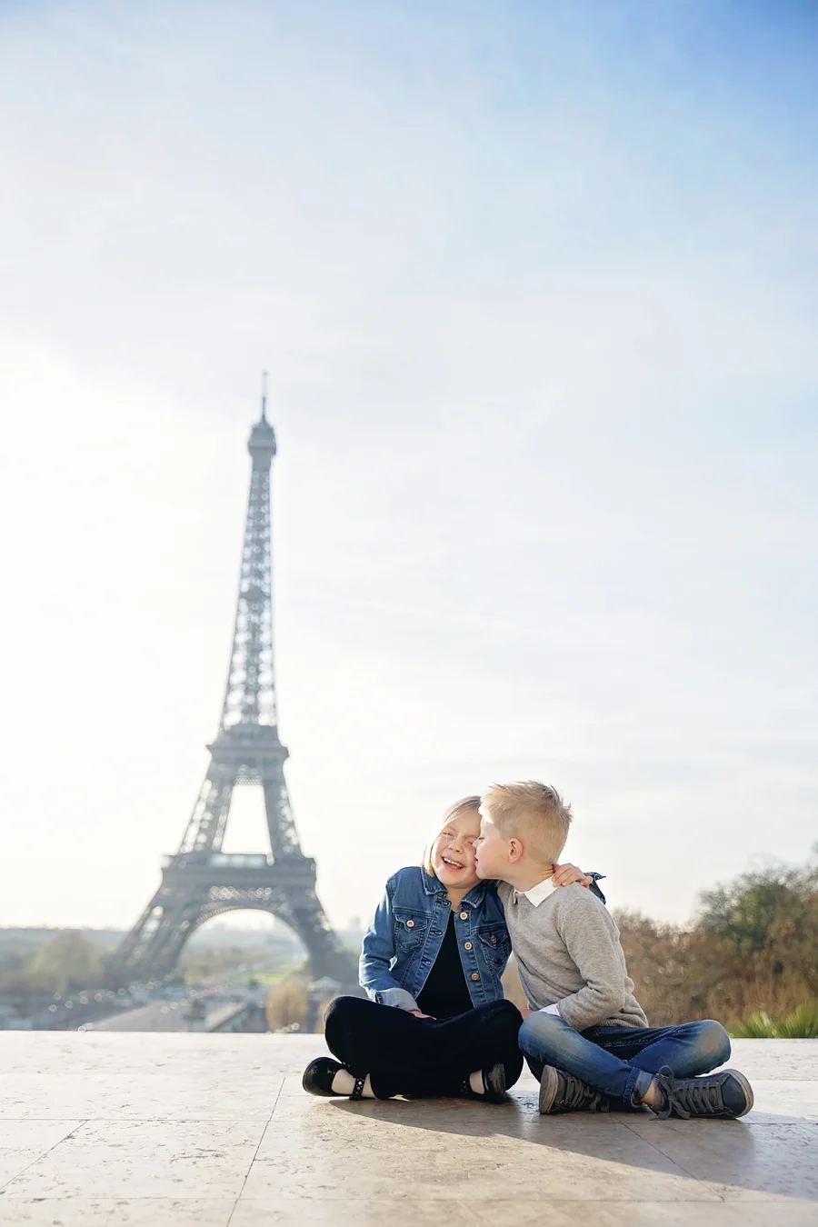 paris family kids eiffel tower