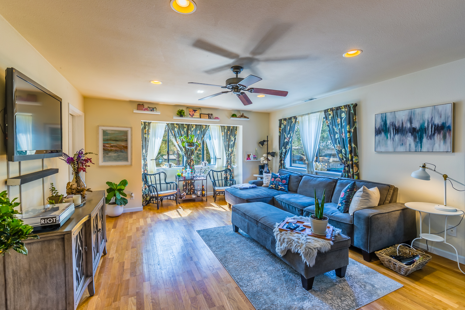 CX0I9347-HDR.jpg