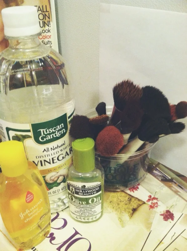 How I deep clean my makeup brushes [Spring Cleaning #2]