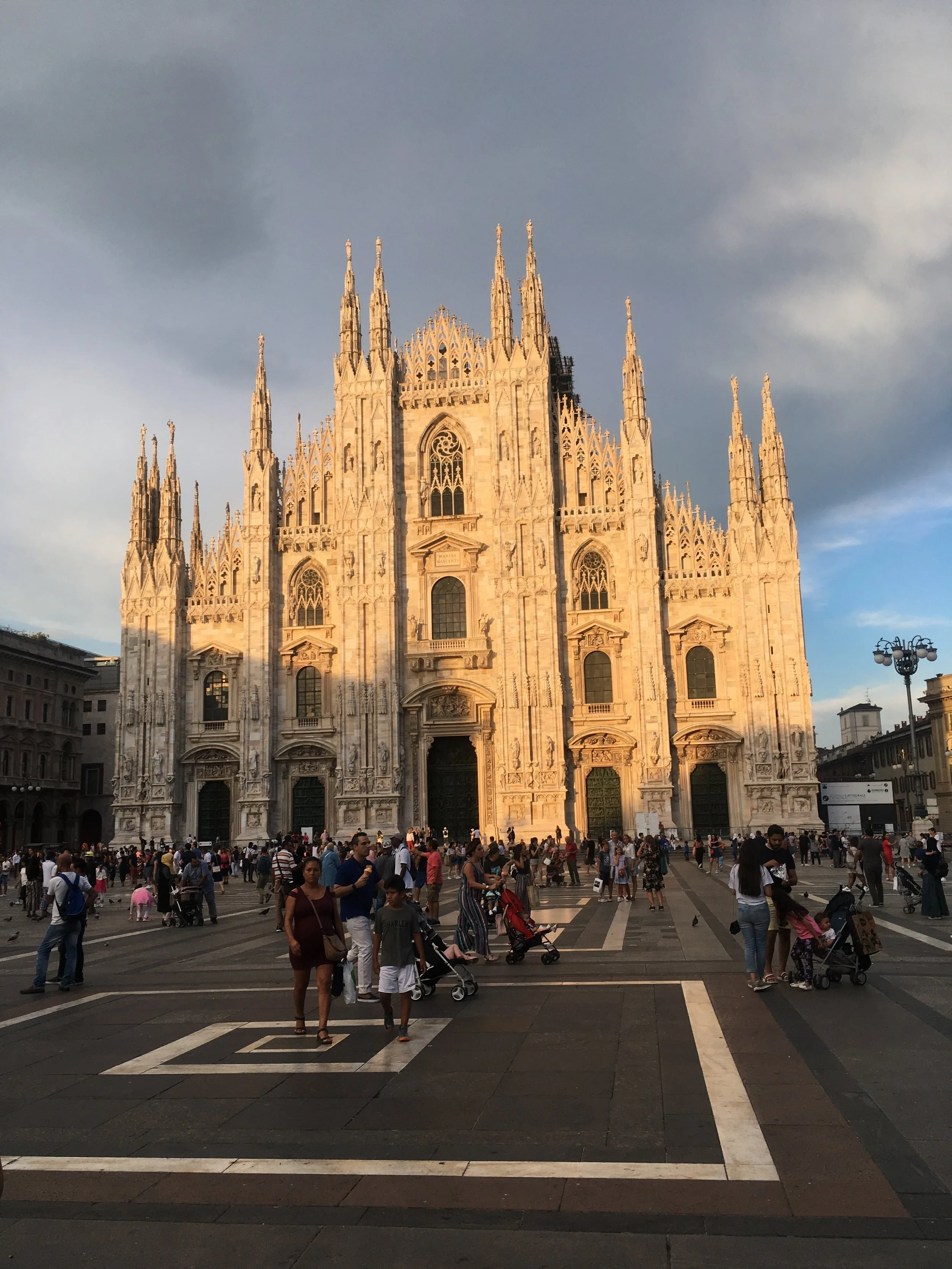 GUIDE TO A WEEKEND IN MILAN - WHAT TO SEE/DO ; WHERE TO STAY AND EAT // MILAN , ITALY