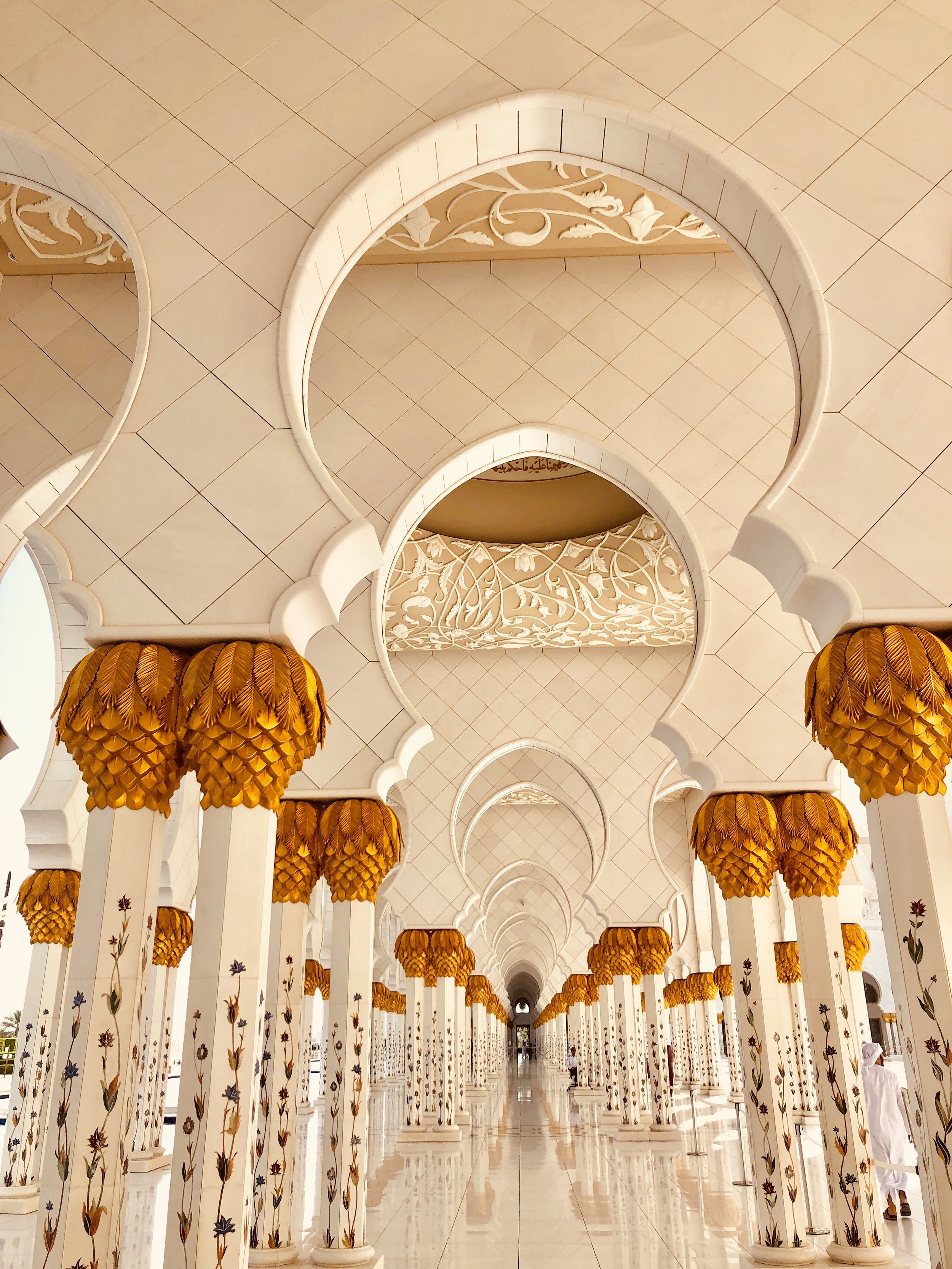 ABU DHABI - PHOTO DIARY OF OUR DAY TRIP FROM DUBAI TO ABU DHABI