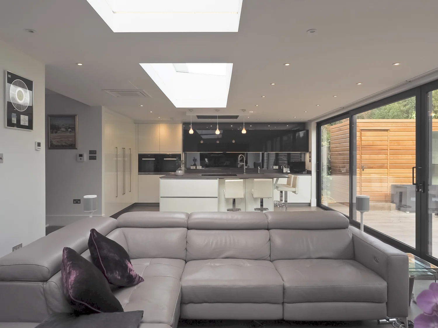This old mansion in North London has undergone a very delicate strip-out and refurbishment. The house has received now a new and welcoming entrance. The ground floor has a new reception area, a dining enjoying a contemporary classic look. The rear of the ground floor has now a new open rear kitchen-living room overlooking the garden. The skylights add light to the already deep space.