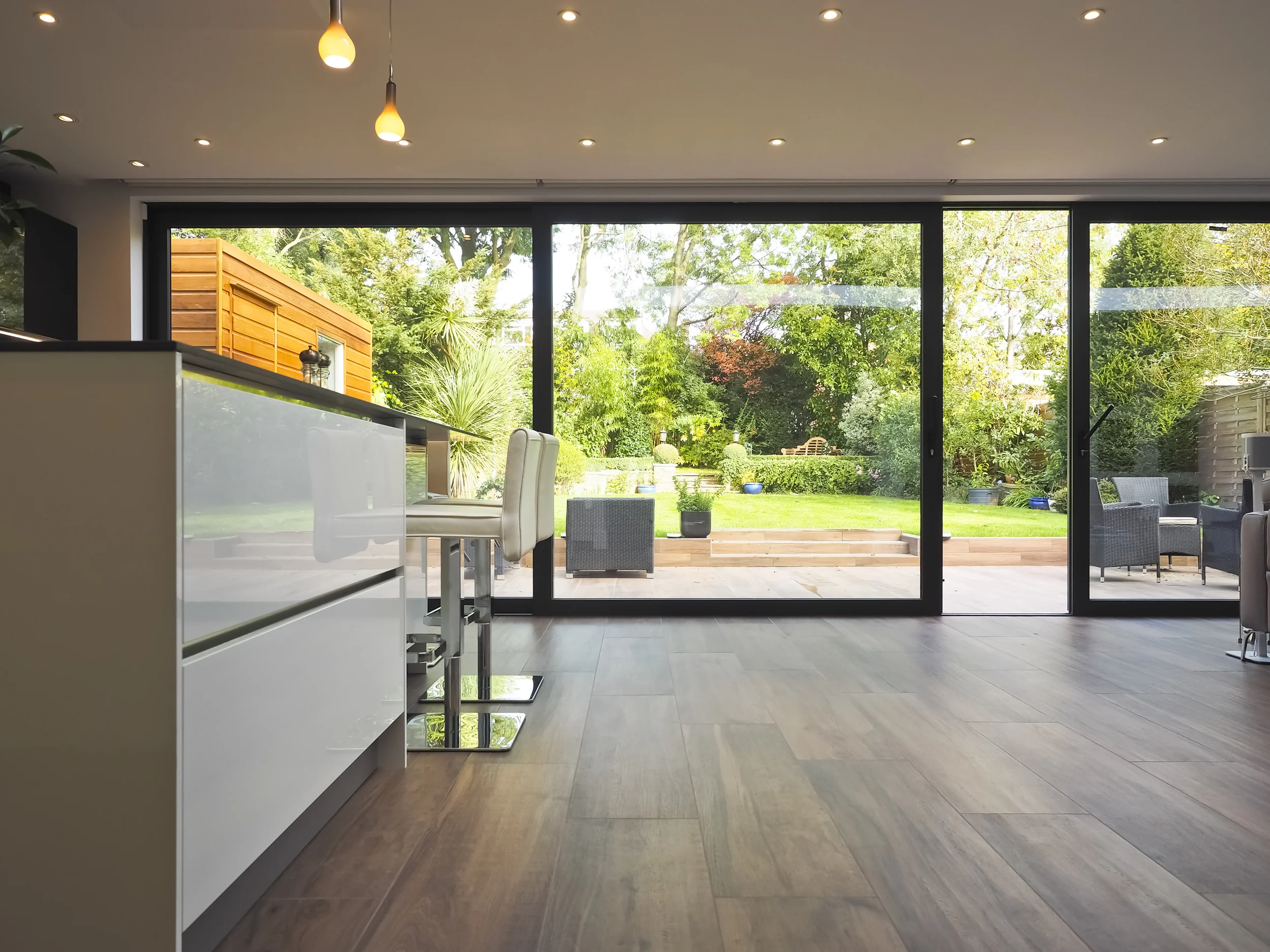 The extensive refurbishment required the removal of original house wooden wall panelling, construction of one large rear extension to open to the garden, and optimisation of the layout. Studio Basheva introduced modern elements and soft finishes to achieve the warm look the client requested. 