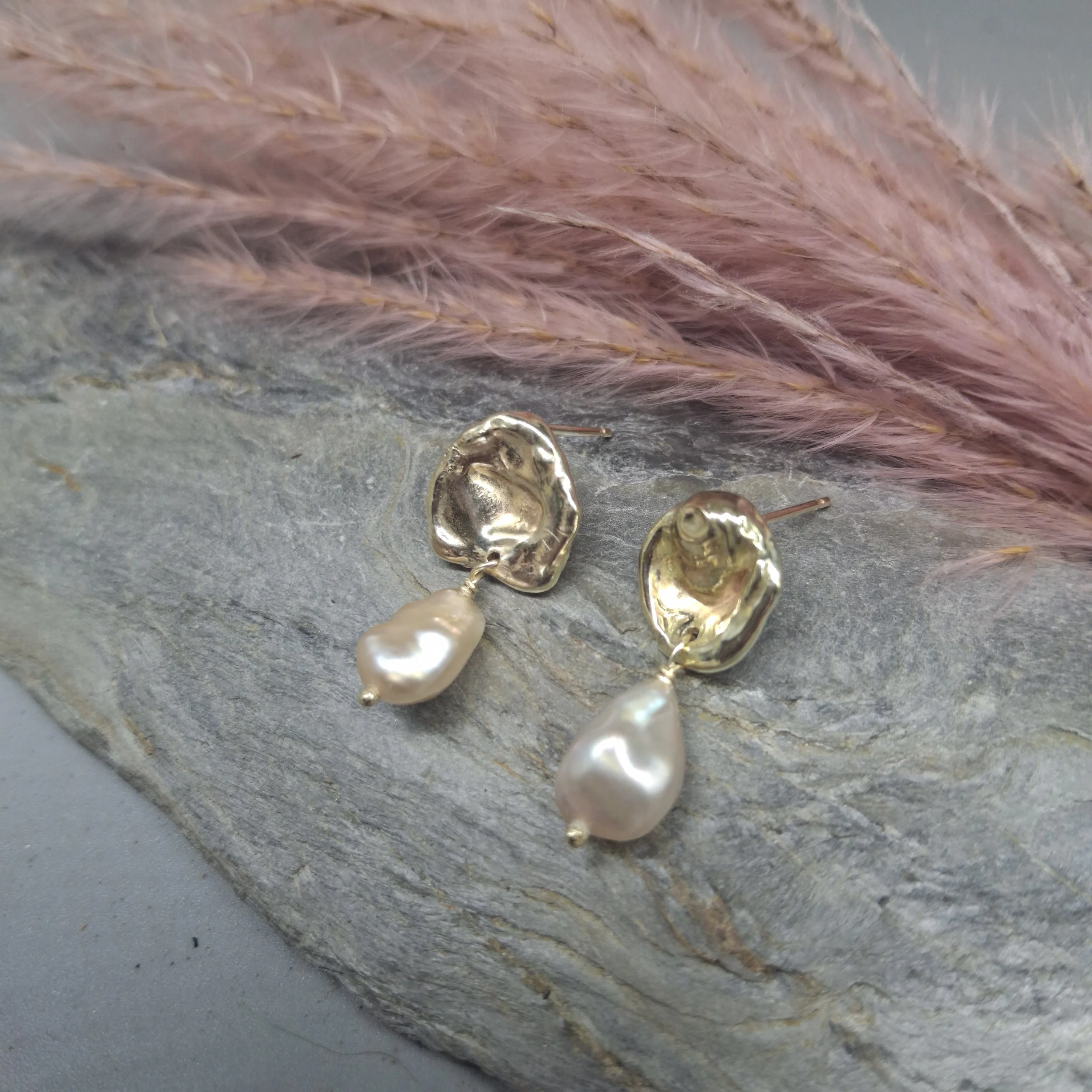 Pearl Drift 9ct Earrings (2).jpg