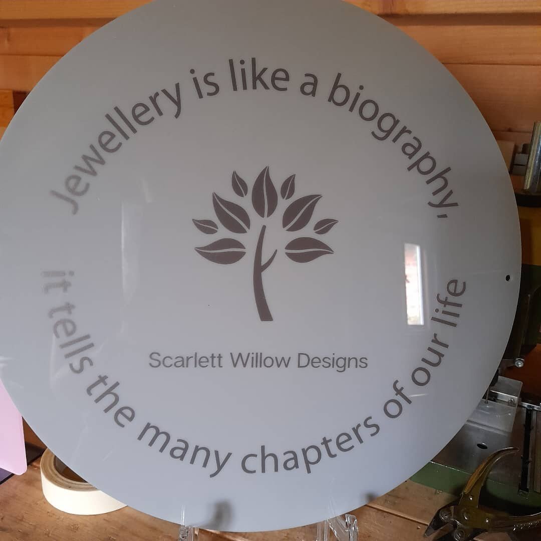 New signs from @byvictoriamaxwell can't wait for my next event to use them!
.
.
.
#JewelleryDesigner #BehindTheScenes #NewSigns